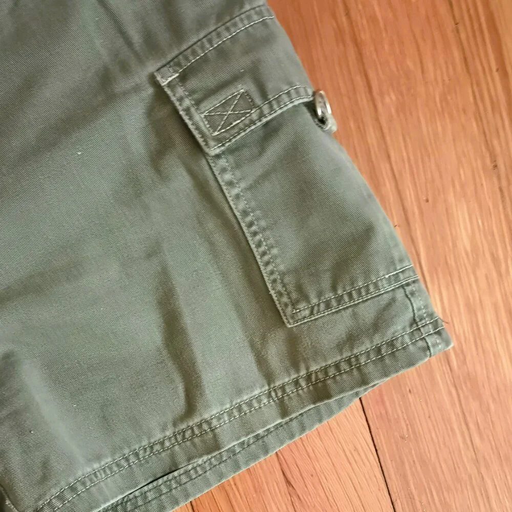 Dockers Women's Gray Cargo Shorts 8P Mid Rise